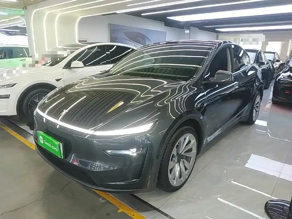 Tesla Model Y 2025