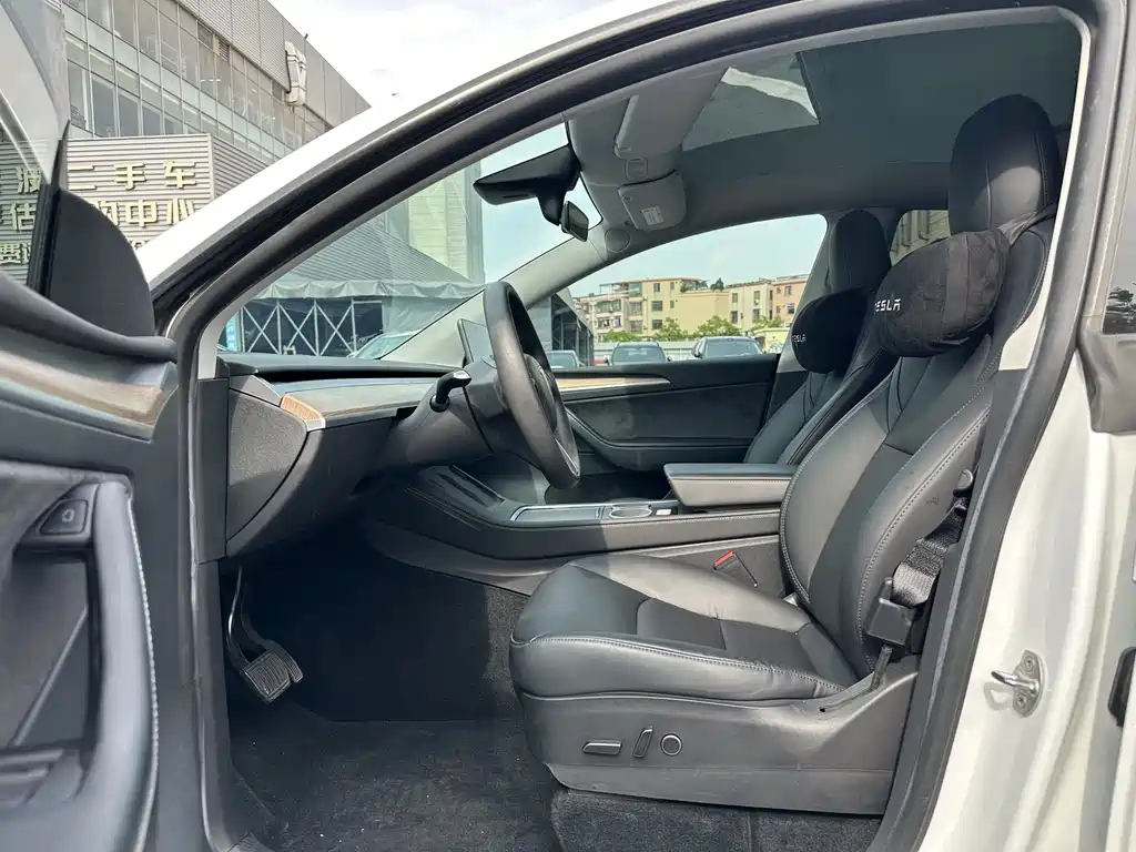 Tesla Model Y 2022 — фото 12