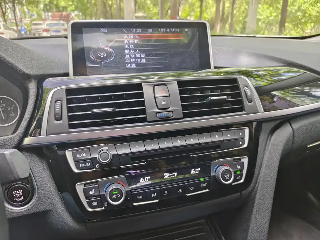BMW 3 Series 2017 — фото 14