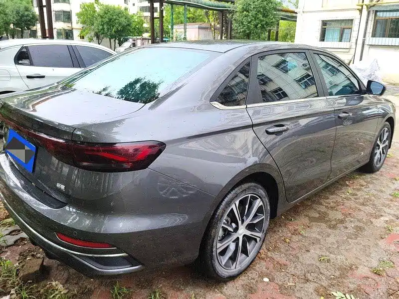 Geely Emgrand 2022