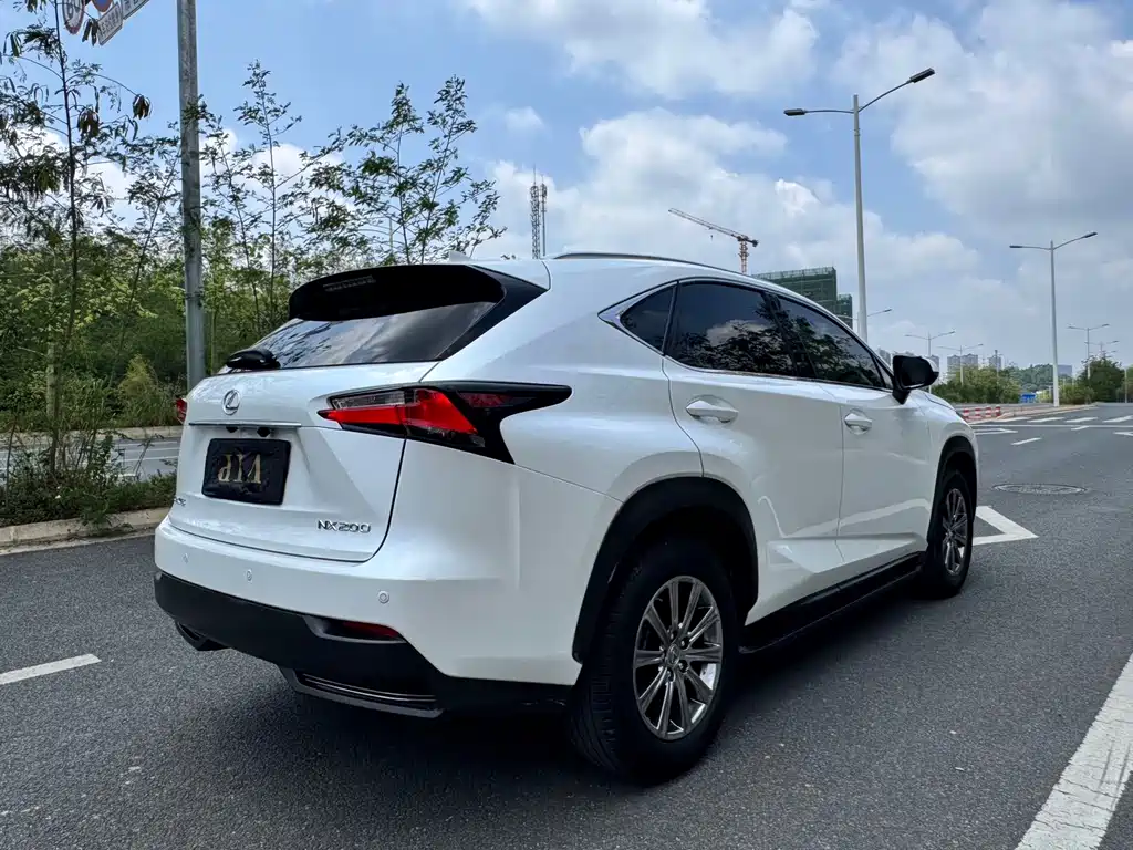 Lexus NX 2017 — фото 14