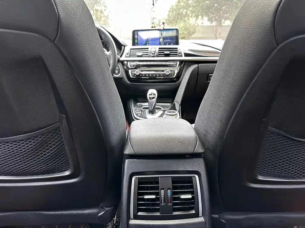 BMW 3 Series 2017 — фото 25