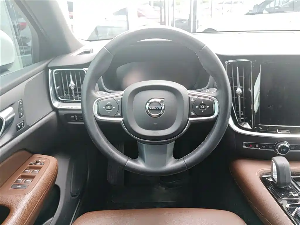 Volvo S60 PHEV 2021 — фото 17