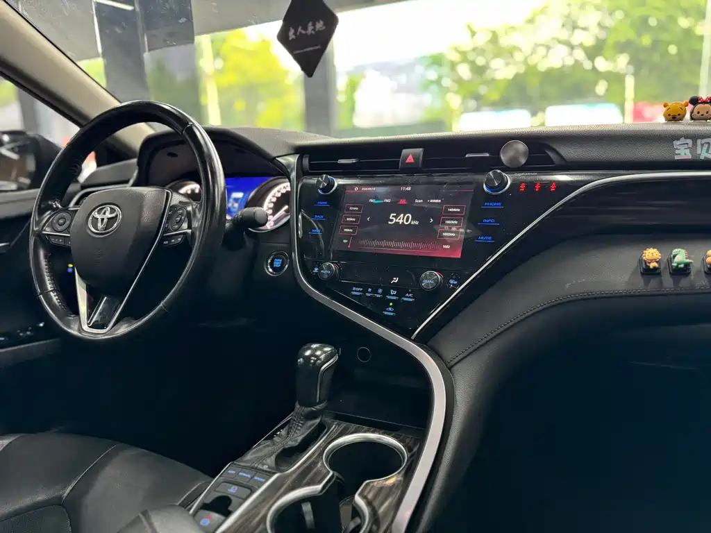 Toyota Camry 2020 — фото 16