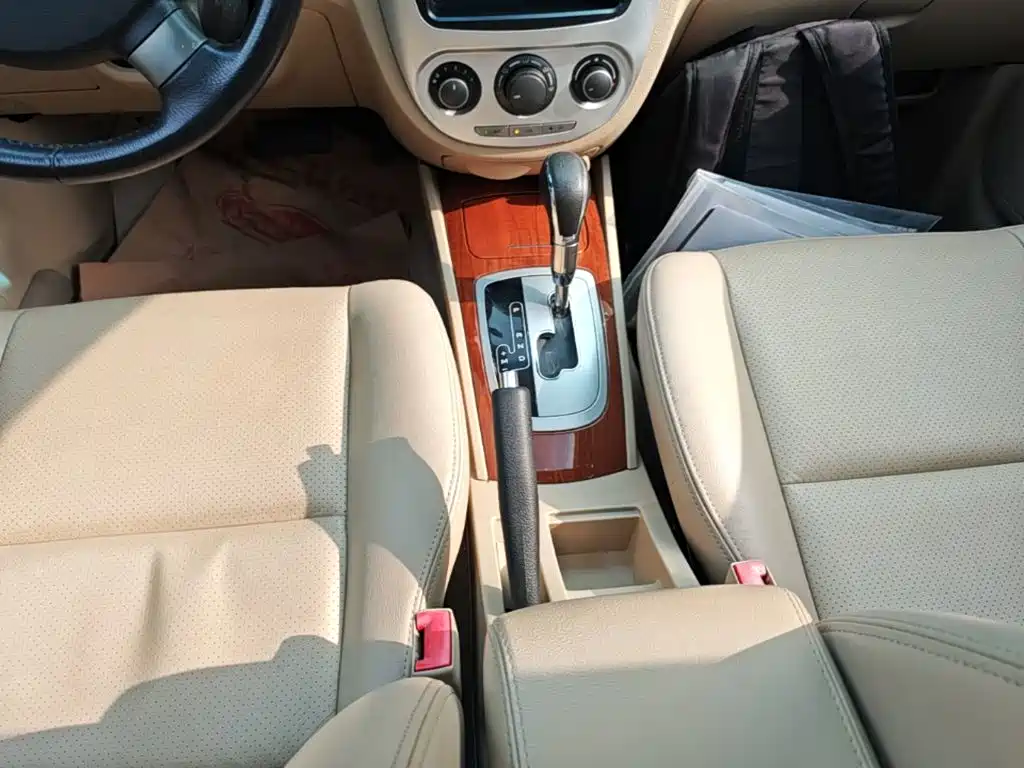 Buick Excelle 2015 — фото 14