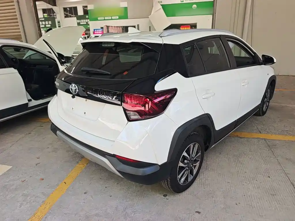 Toyota Yaris L 2021