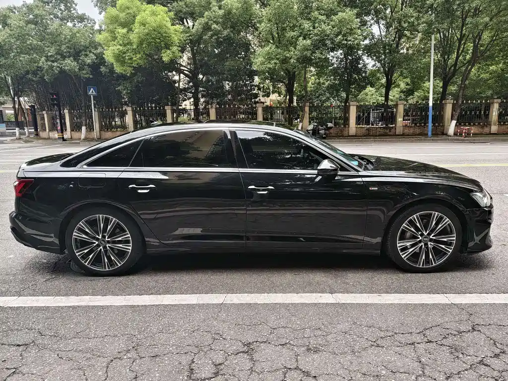 Audi A6L 2022