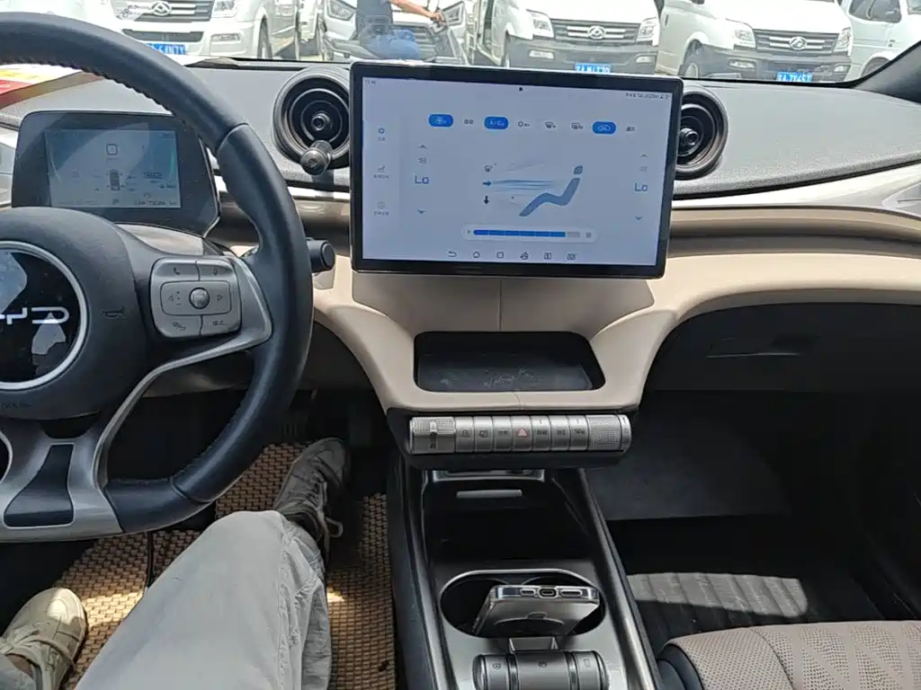 BYD Dolphin 2023 — фото 10
