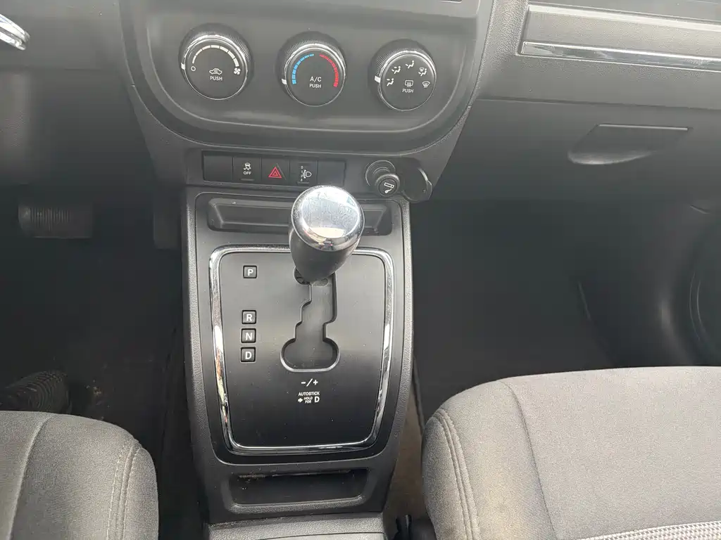 Jeep Compass 2013 — фото 16