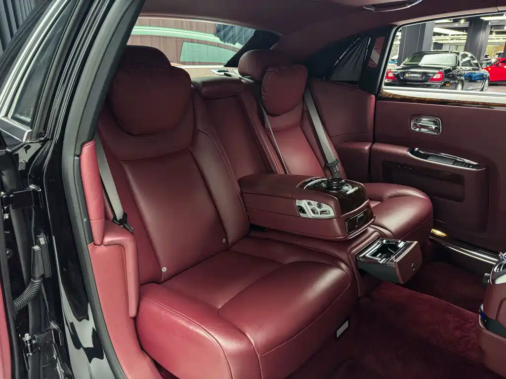 Rolls-Royce Ghost 2015 — фото 16
