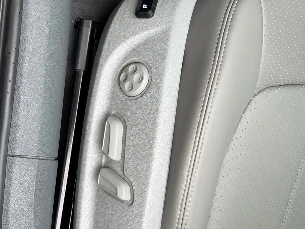 Audi A6L 2014 — фото 16