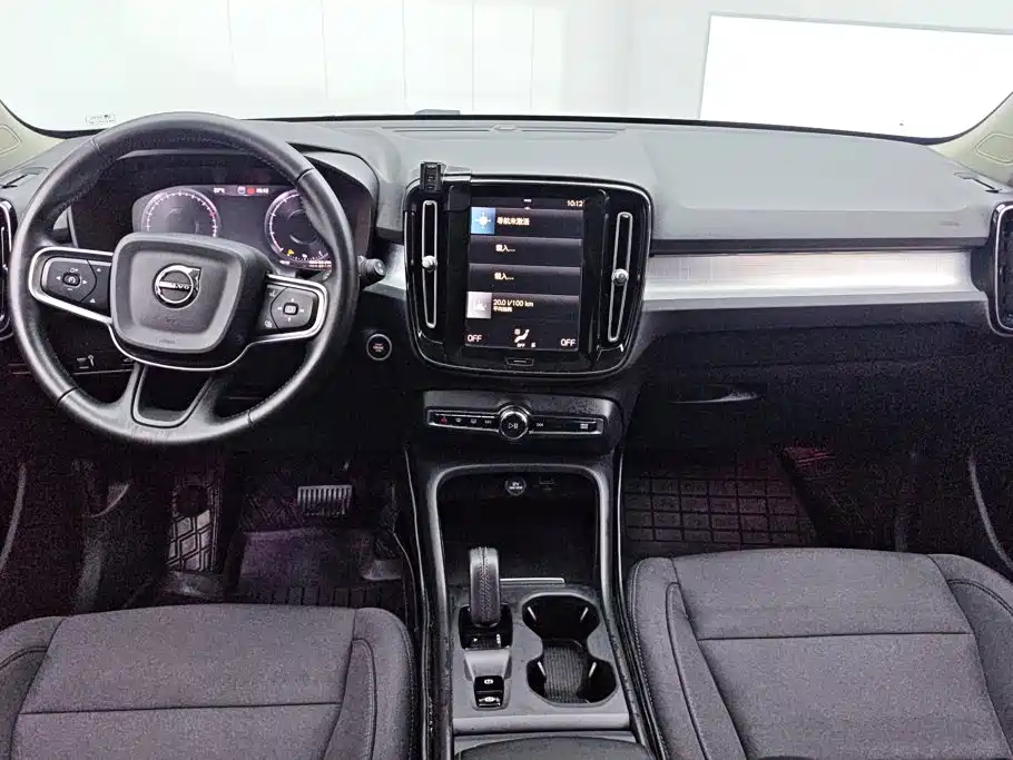 Volvo XC40 2021 — фото 12