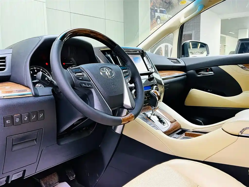Toyota Alphard 2017 — фото 8