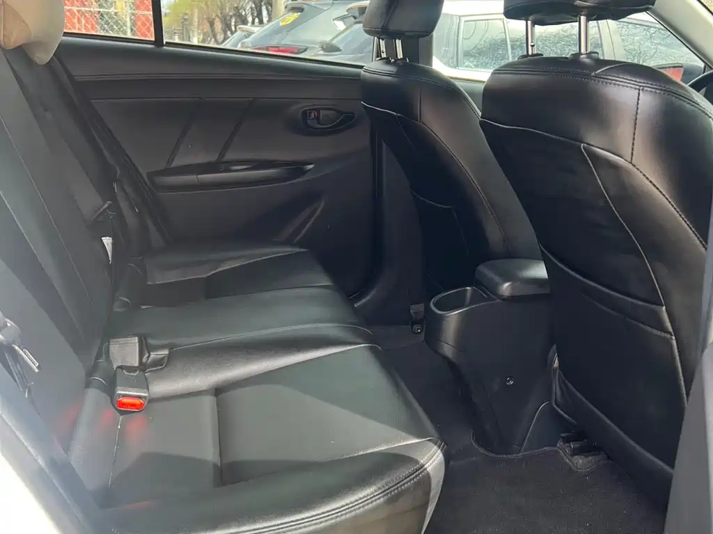 Toyota Yaris L 2022 — фото 10