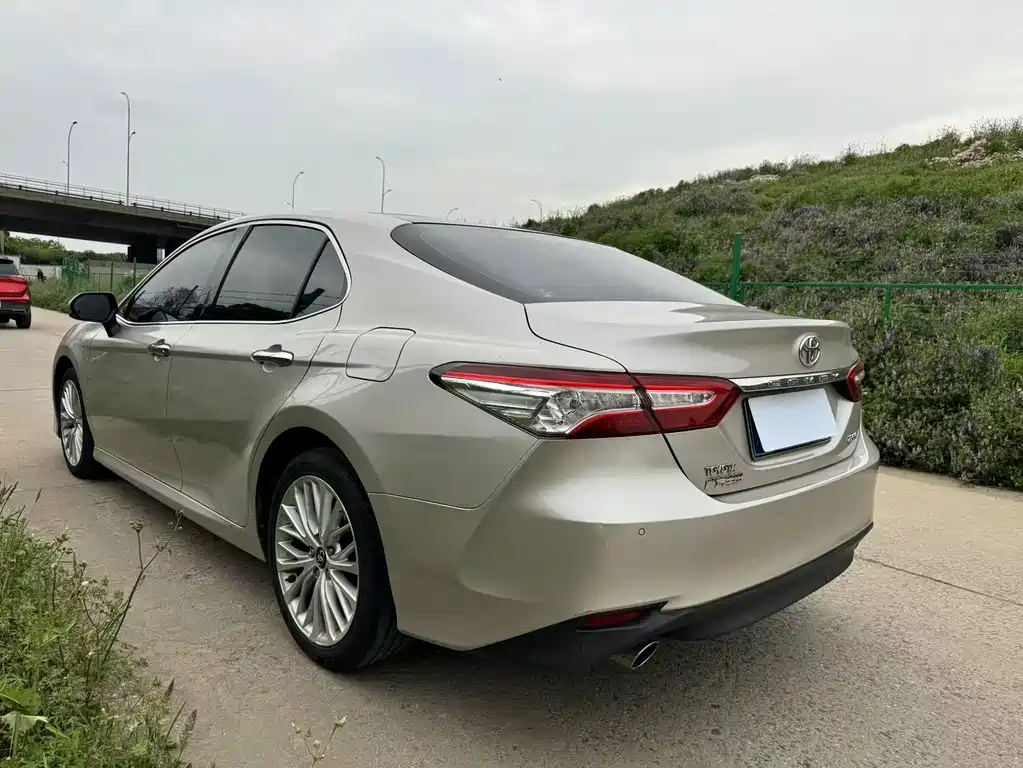 Toyota Camry 2018 — фото 4