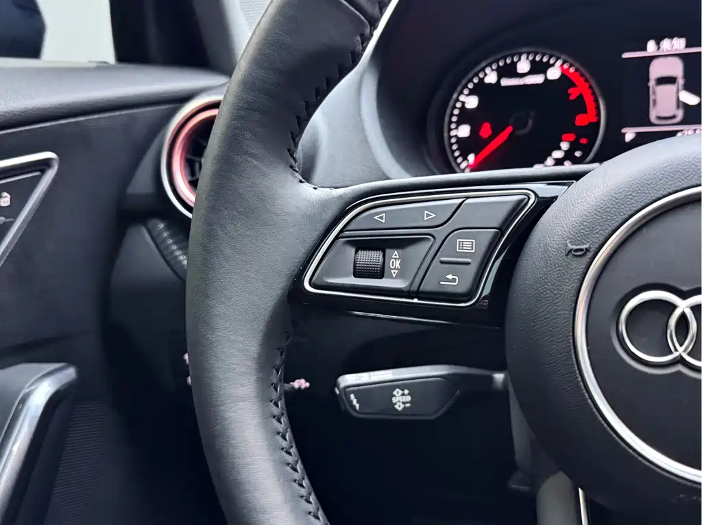 Audi Q2L 2019 — фото 19