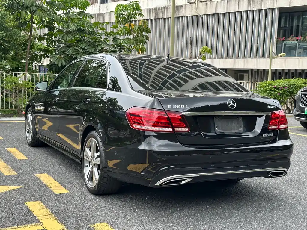Mercedes-Benz E-Class 2015 — фото 12