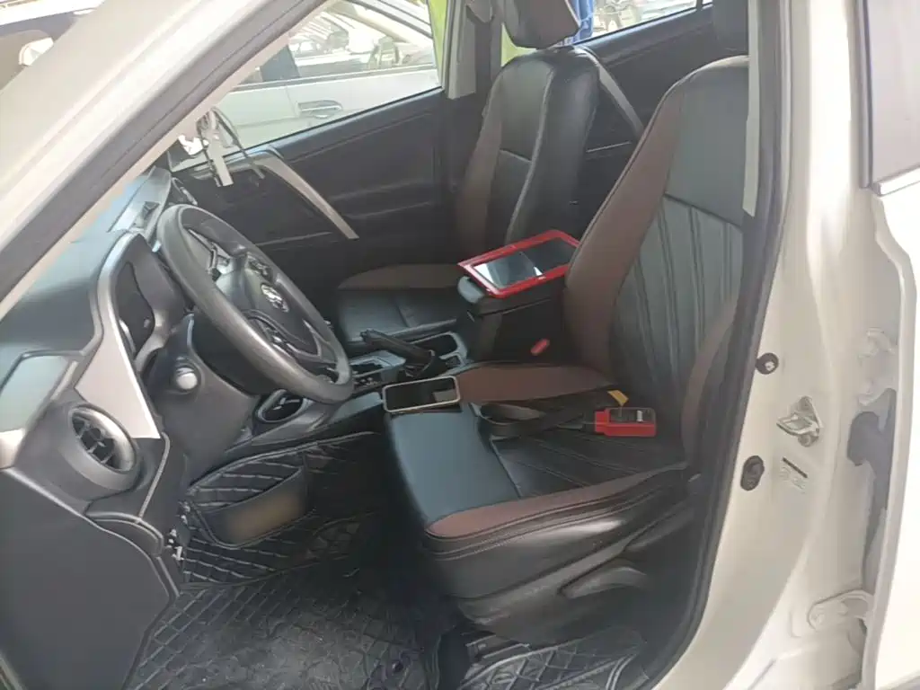 Toyota RAV4 2019 — фото 12