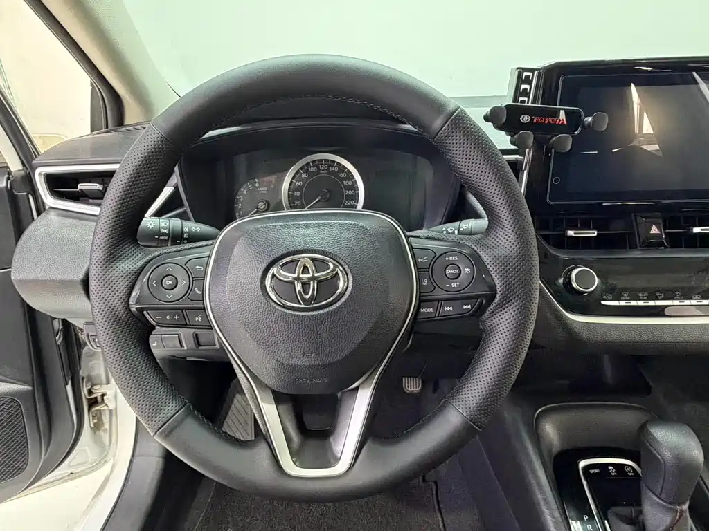Toyota Corolla 2023 — фото 16