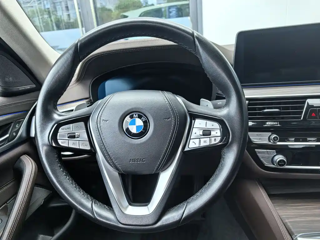BMW 5 Series 2021 — фото 14