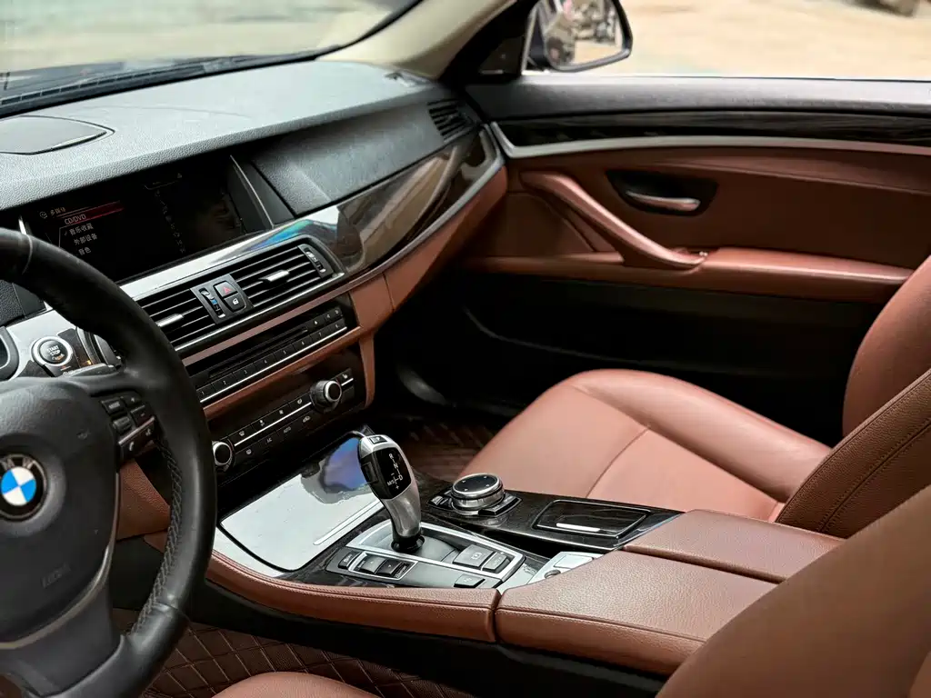 BMW 5 Series 2017 — фото 9