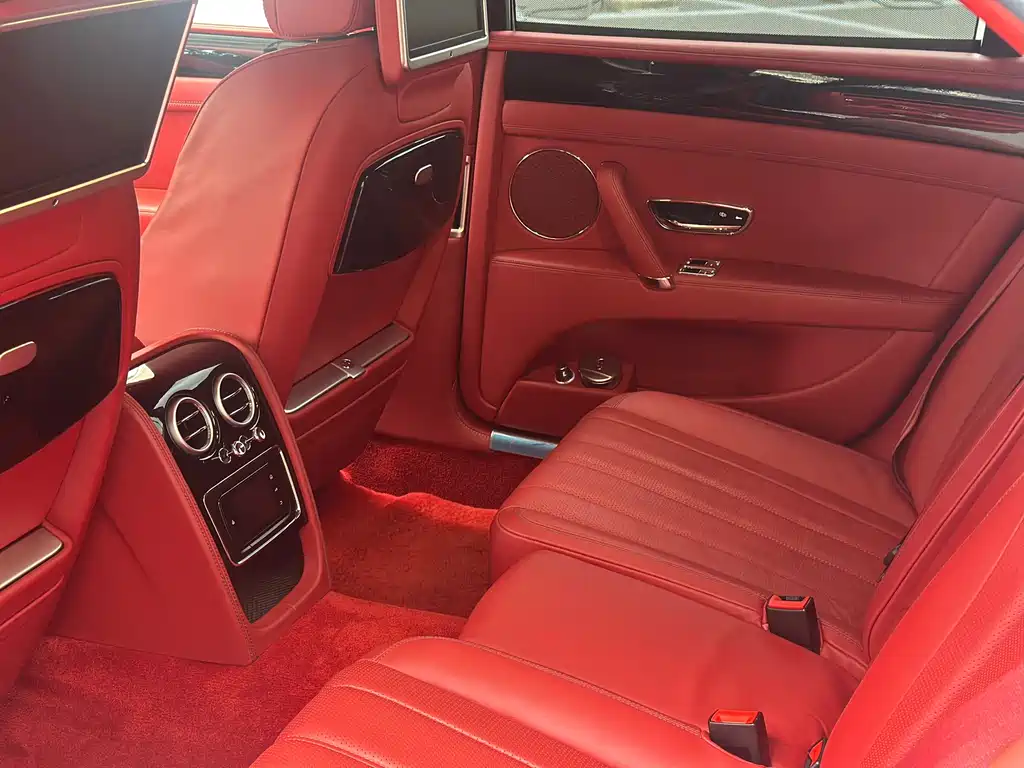 Bentley Flying Spur 2016 — фото 10