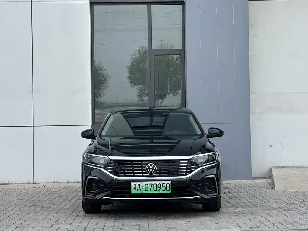 Volkswagen Passat PHEV 2024