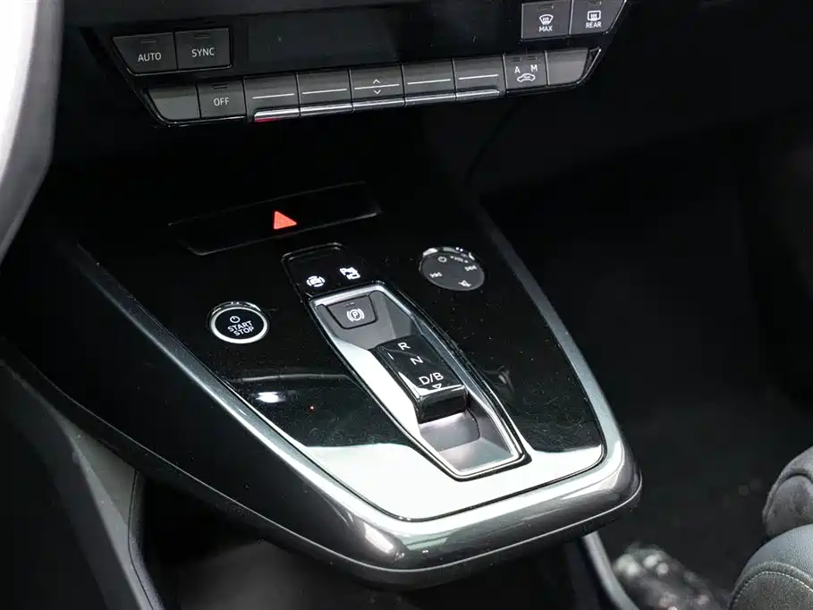 Audi Q4 E-Tron 2023 — фото 12