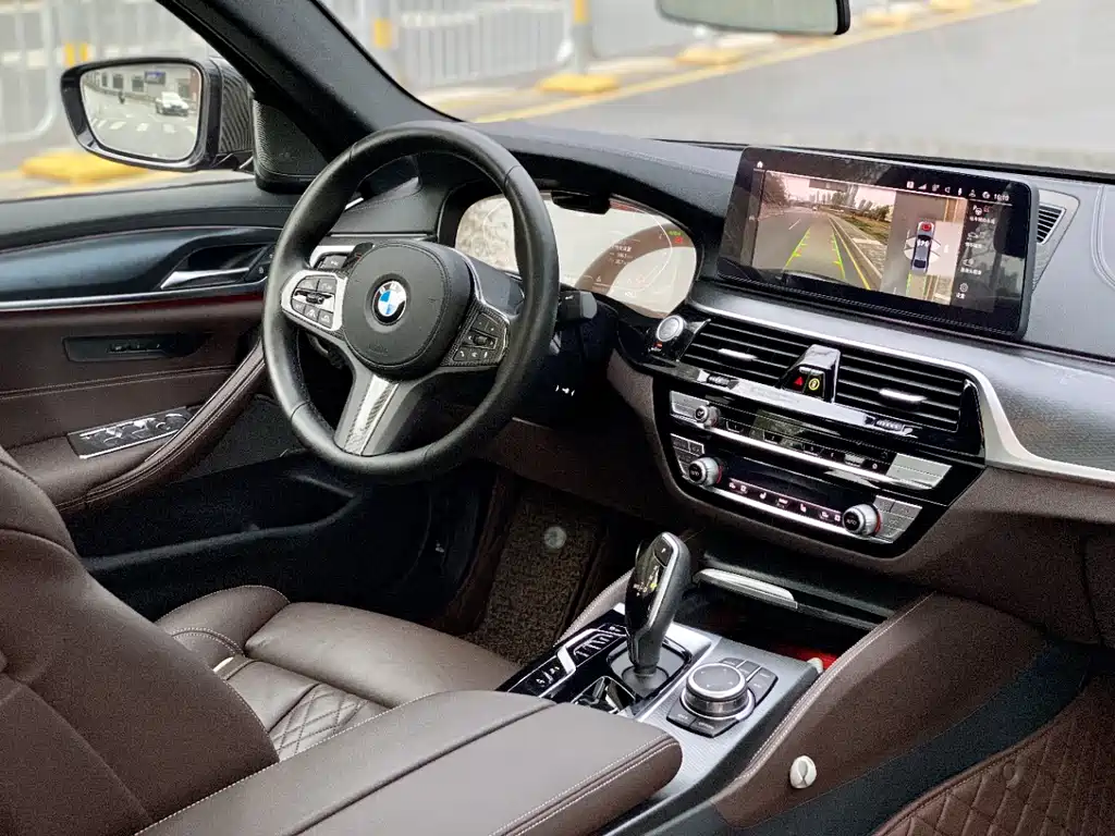 BMW 5 Series 2022 — фото 21