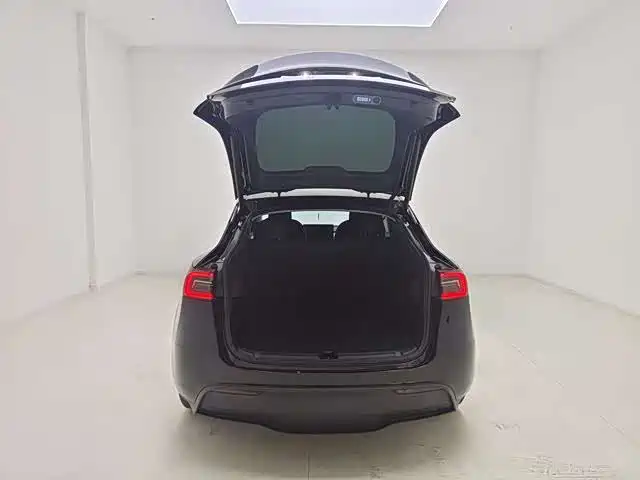 Tesla Model Y 2023 — фото 13