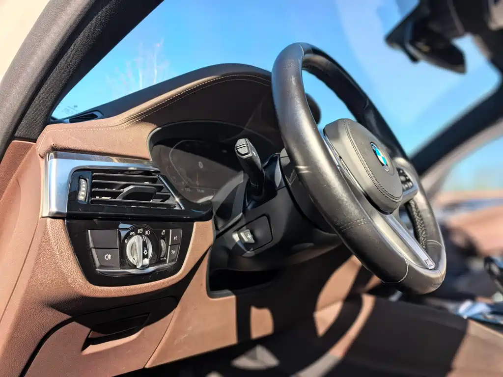 BMW 5 Series 2021 — фото 16