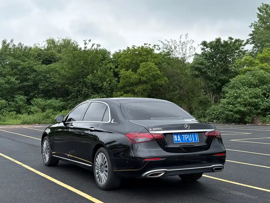 Mercedes-Benz E-Class 2023 — фото 6