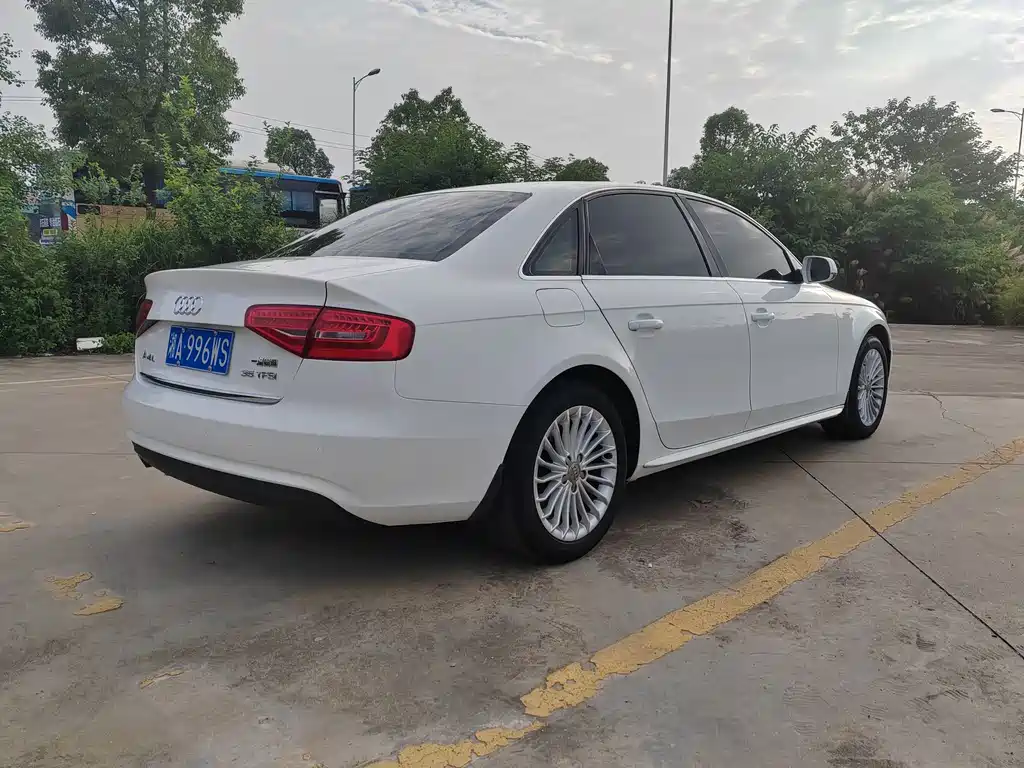 Audi A4L 2014