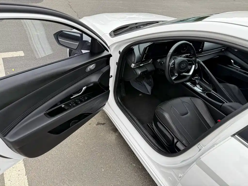 Hyundai Elantra 2023