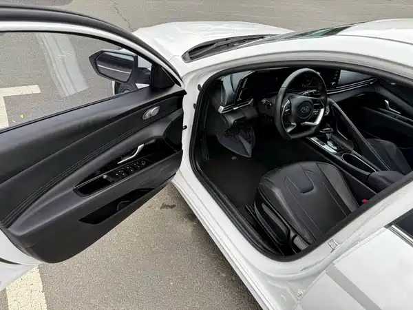 Hyundai Elantra 2023