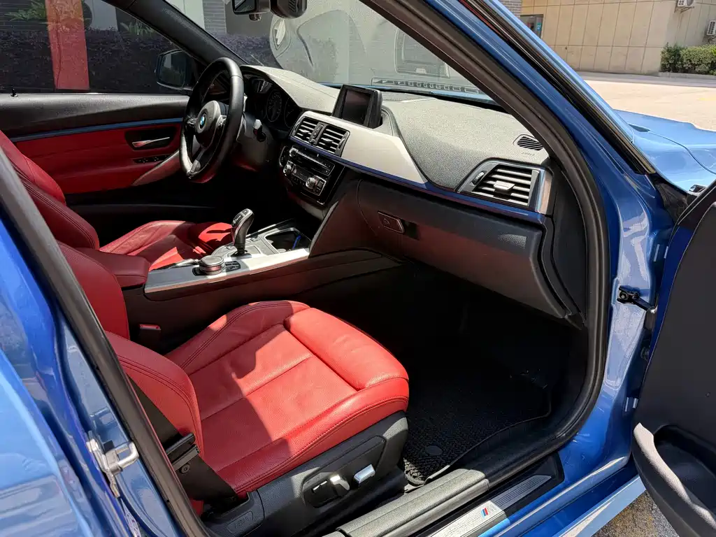 BMW 3 Series 2019 — фото 9