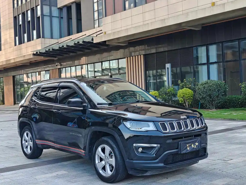 Jeep Compass 2018 — фото 1