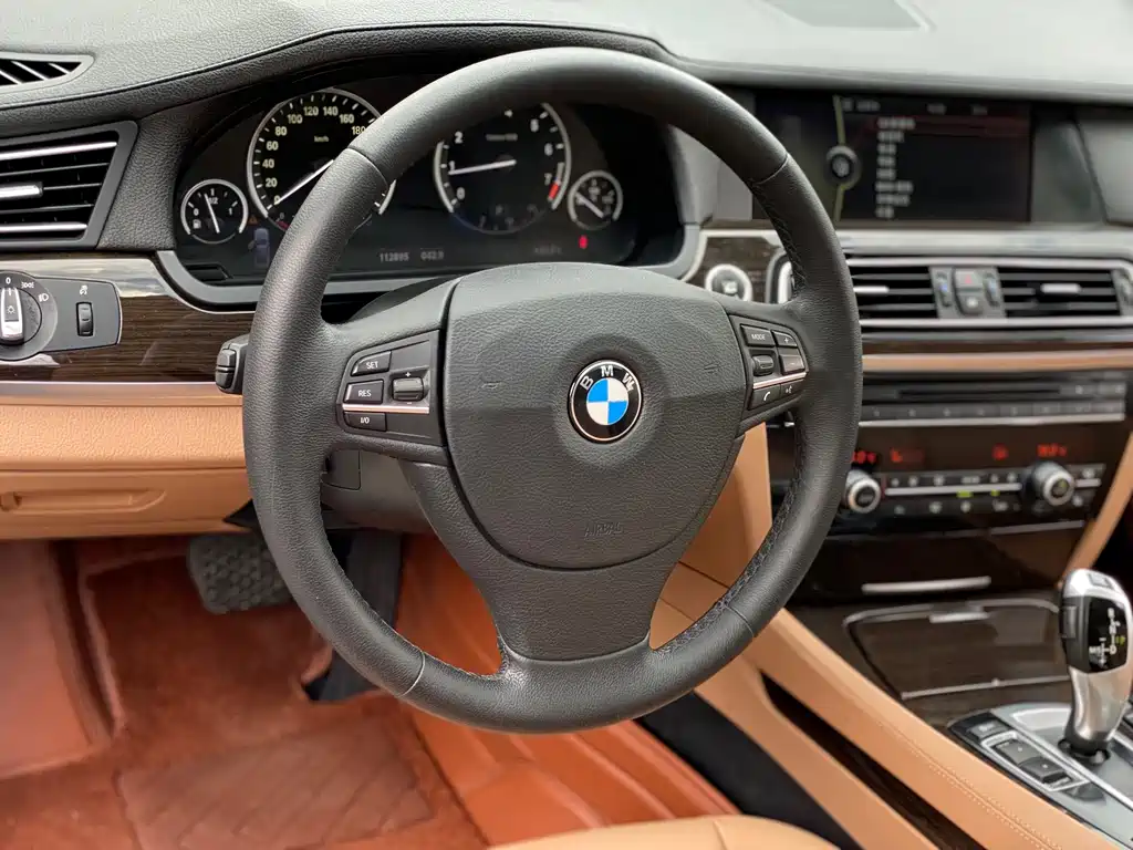 BMW 7 Series 2012 — фото 9