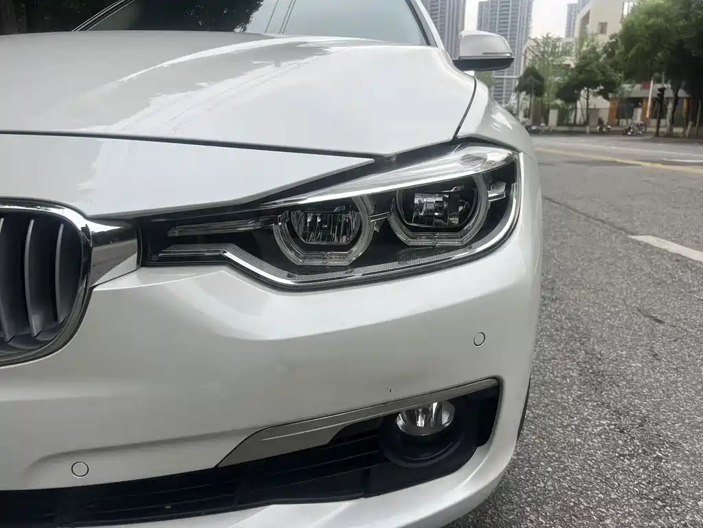 BMW 3 Series 2018 — фото 3