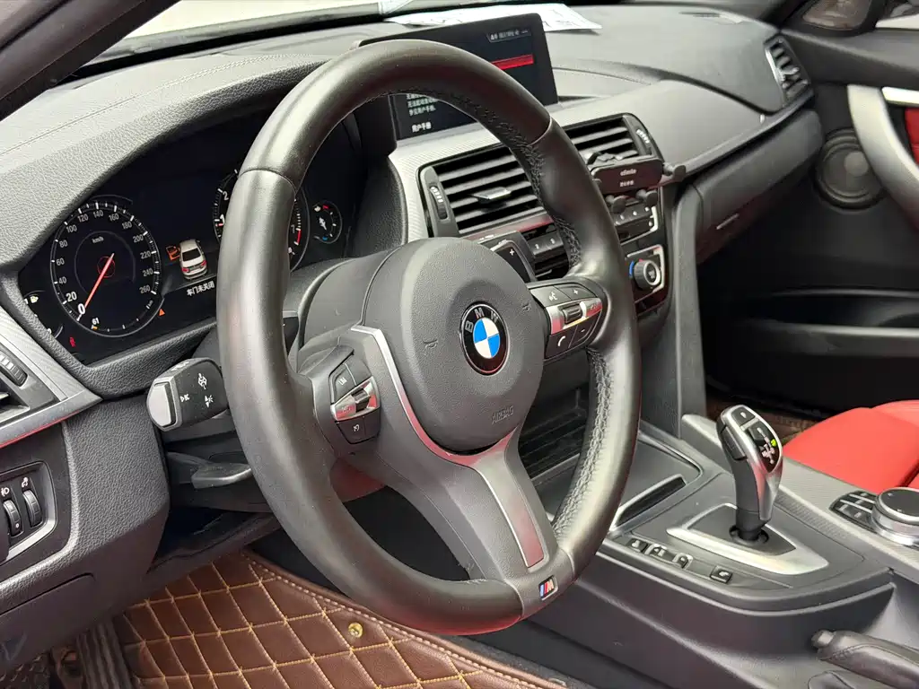 BMW 3 Series 2019 — фото 12