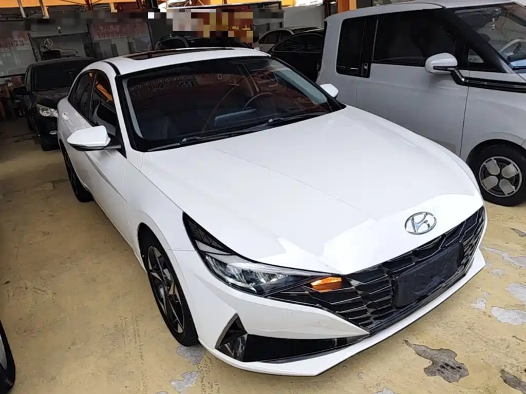 Hyundai Elantra 2023 — фото 4