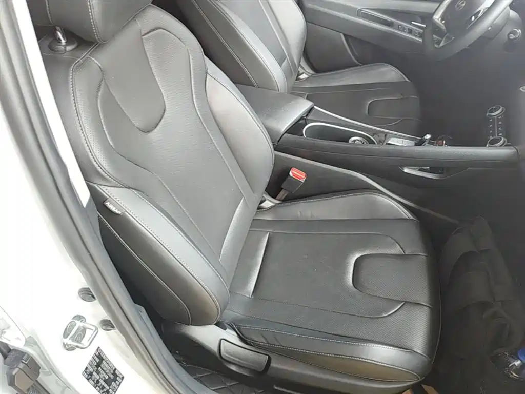 Hyundai Elantra 2023 — фото 25