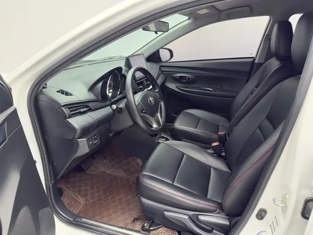 Toyota Yaris L 2021