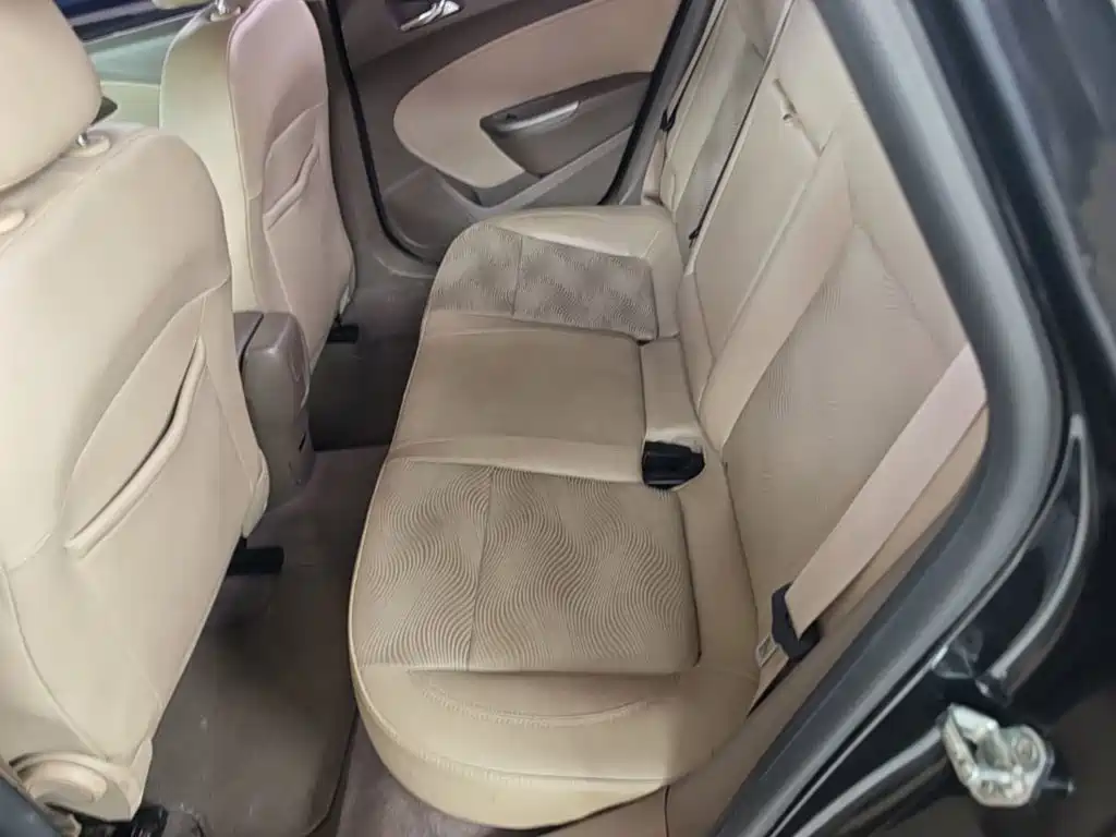 Buick Excelle 2015 — фото 17