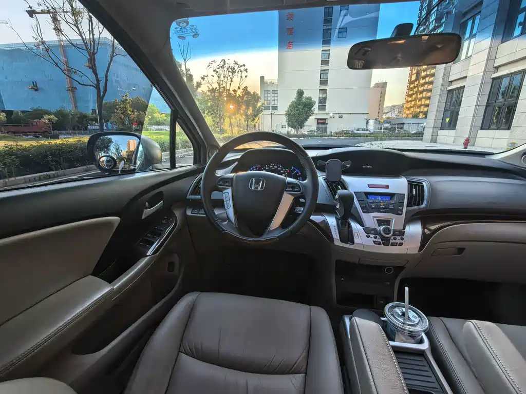 Honda Odyssey 2015 — фото 14