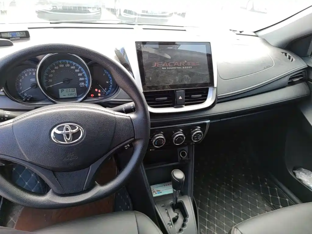 Toyota Yaris L 2018 — фото 13