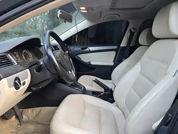 Volkswagen Sagitar 2012