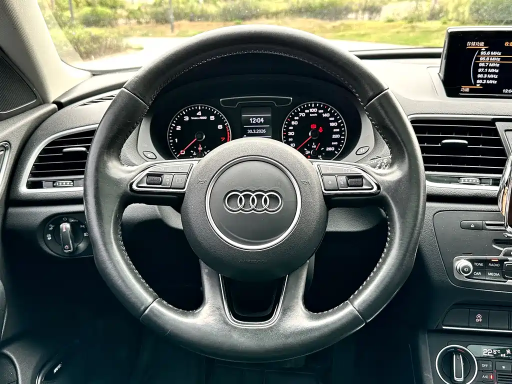 Audi Q3 2019 — фото 11