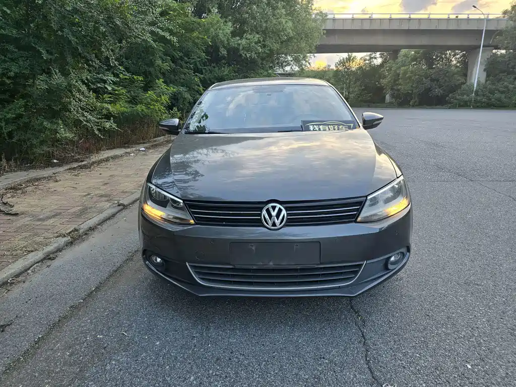 Volkswagen Sagitar 2012