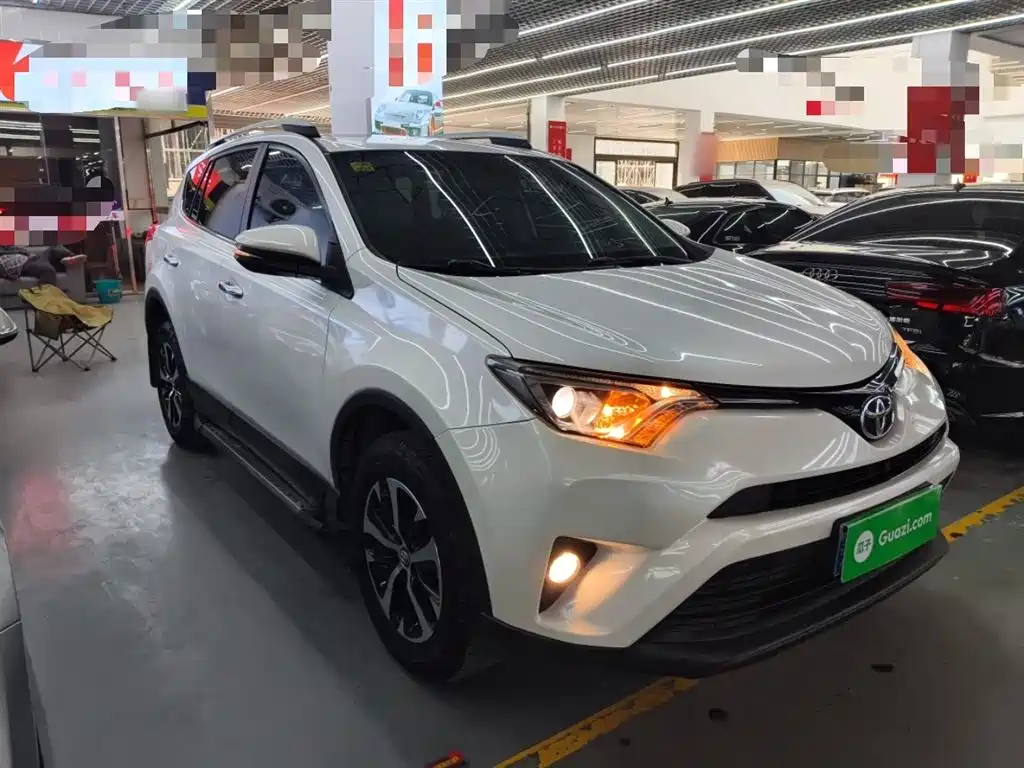 Toyota RAV4 2018 — фото 22